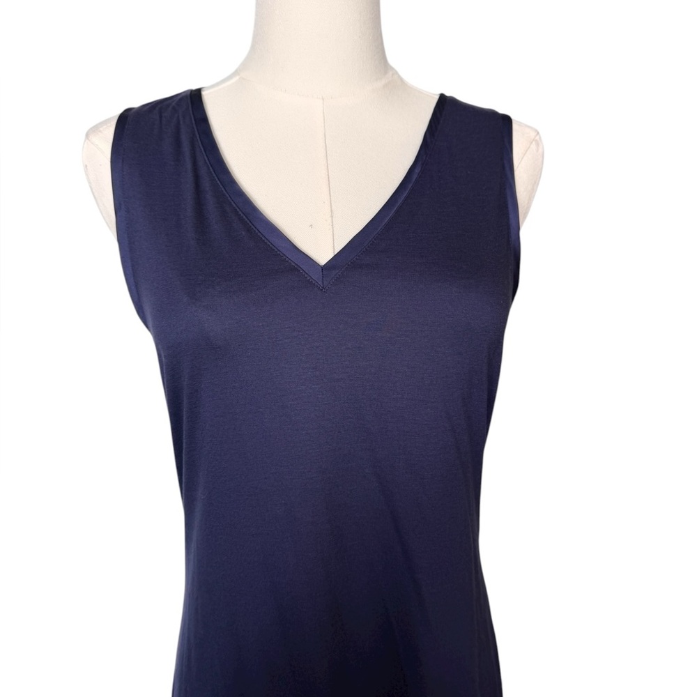 Banana Republic Women's Deep Navy V Neck Sleeveless Top Size Medium Petite - Picture 3 of 10